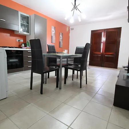 Magdalena Court Apartment *