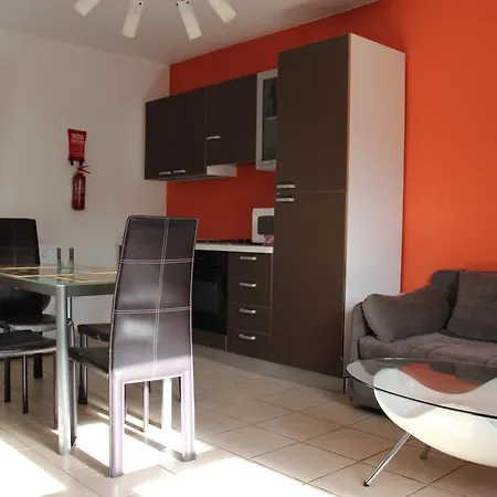 Magdalena Court Apartment *